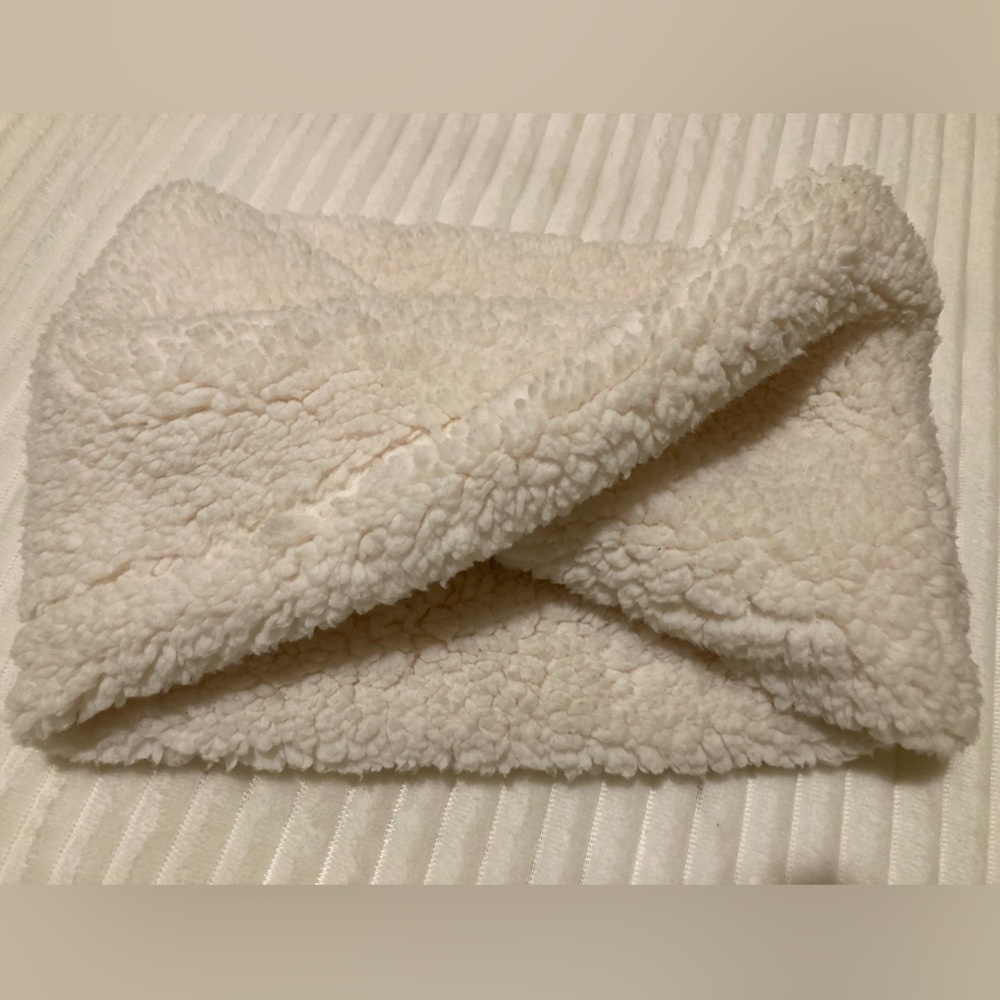 Cream Sherpa Neck Snood -‎ *BNWOT